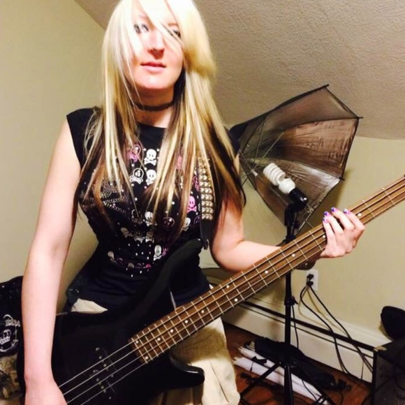 ***SOLD*Glittery skulls shirt*SOLD*** ☠️ - Picture 4 of 4